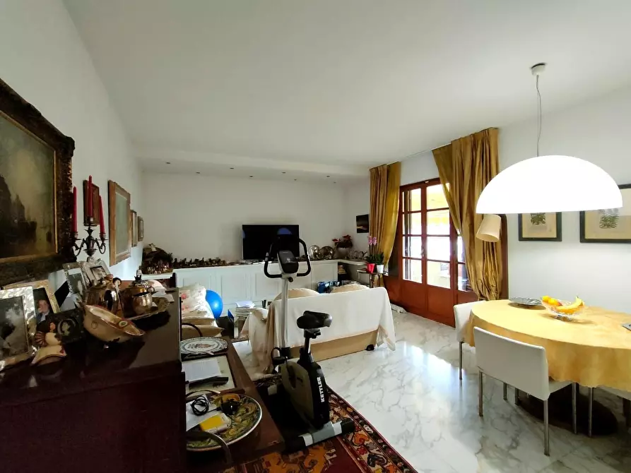 Immagine 2 di Appartamento in vendita  a Massa