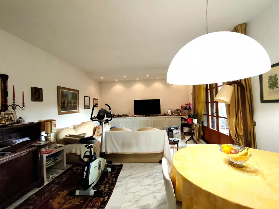 Immagine 1 di Appartamento in vendita  a Massa