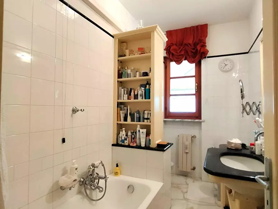 Immagine 12 di Appartamento in vendita  a Massa