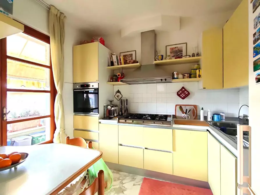 Immagine 3 di Appartamento in vendita  a Massa