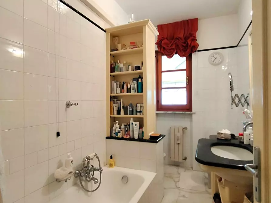 Immagine 13 di Appartamento in vendita  a Massa