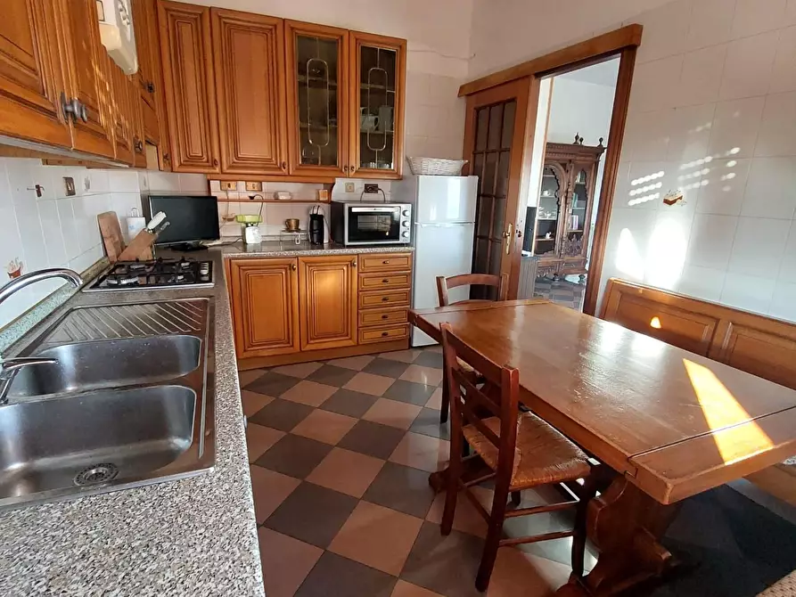 Immagine 2 di Appartamento in vendita  a Carrara