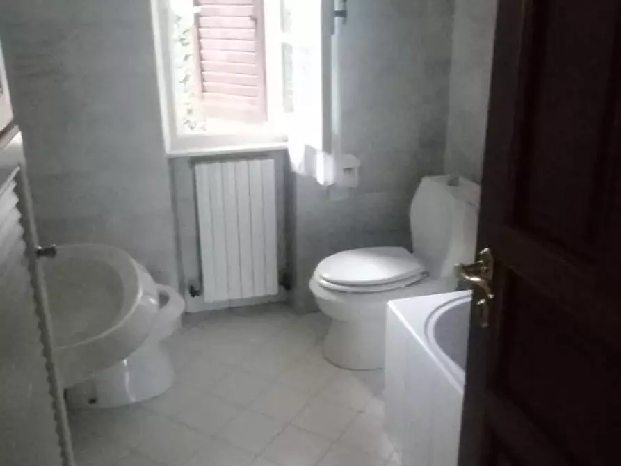 Immagine 18 di Casa bifamiliare in vendita  a Massa