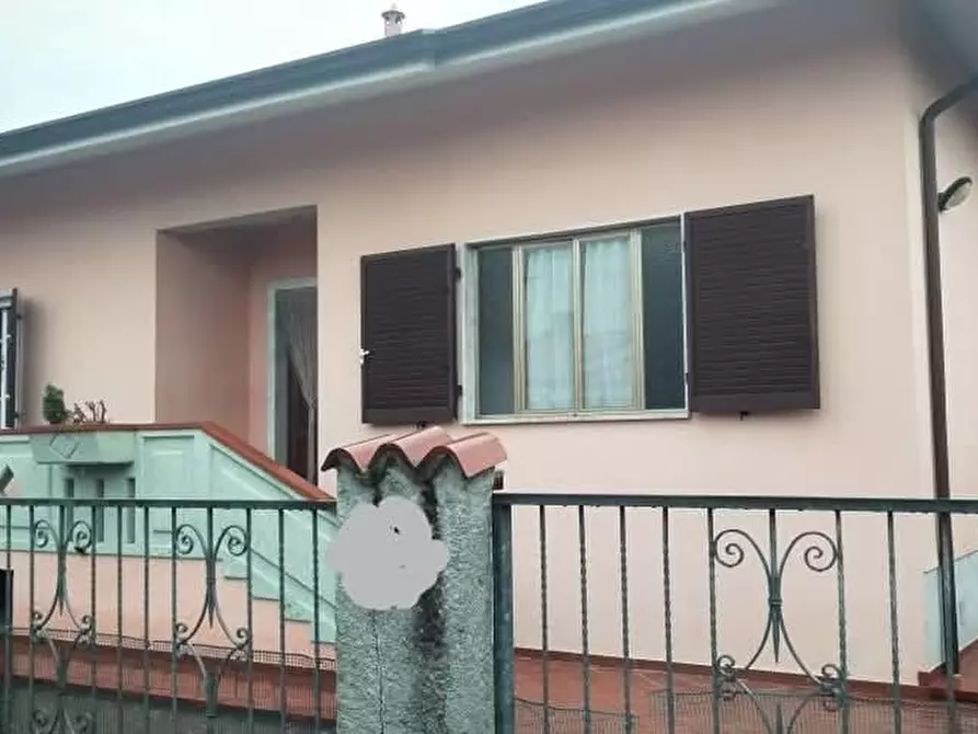 Immagine 1 di Casa bifamiliare in vendita  a Massa