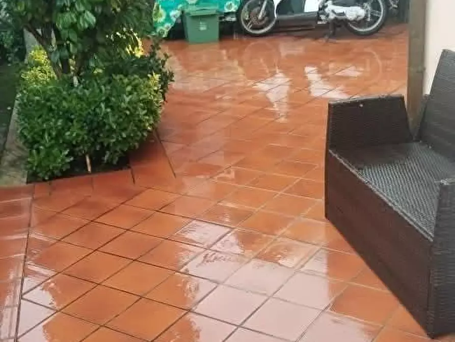 Immagine 8 di Casa bifamiliare in vendita  a Massa