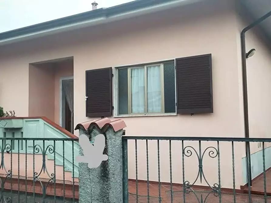 Immagine 2 di Casa bifamiliare in vendita  a Massa