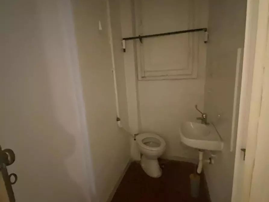 Immagine 4 di Locale commerciale in vendita  a Pisa