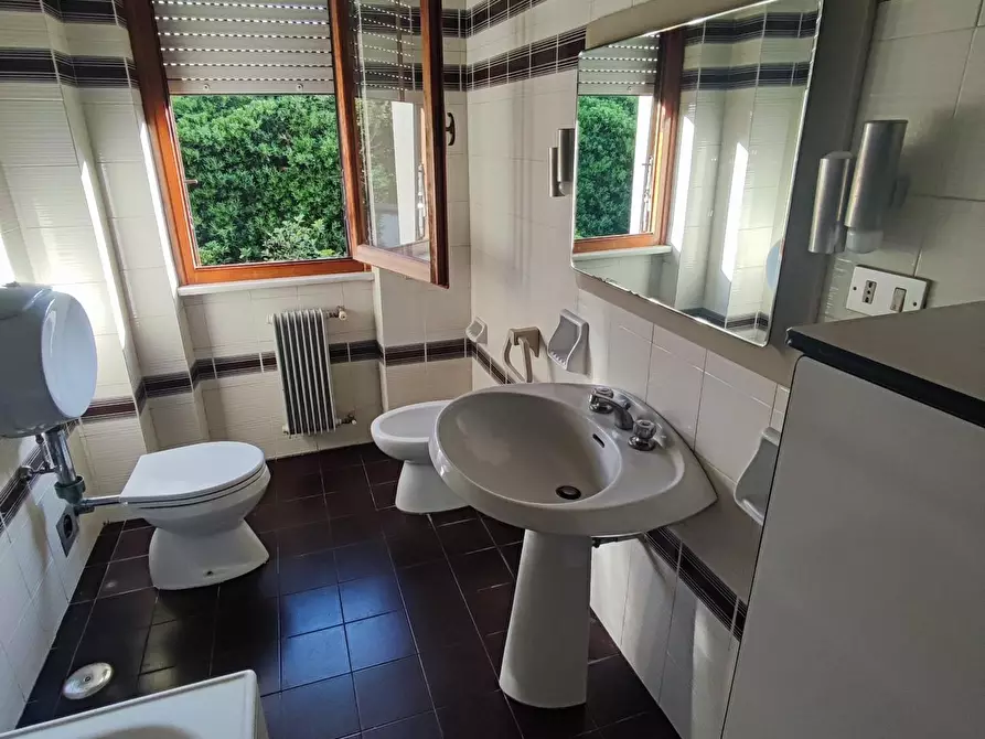 Immagine 17 di Appartamento in vendita  a Massa