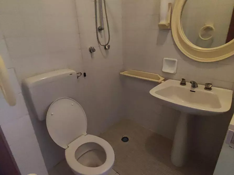 Immagine 18 di Appartamento in vendita  a Massa