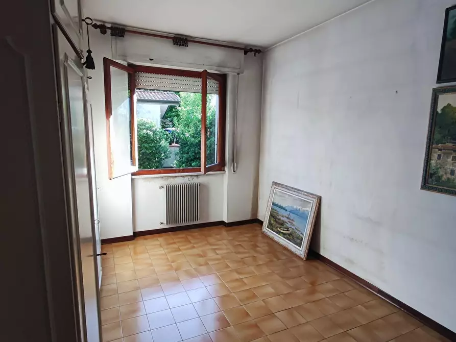 Immagine 11 di Appartamento in vendita  a Massa