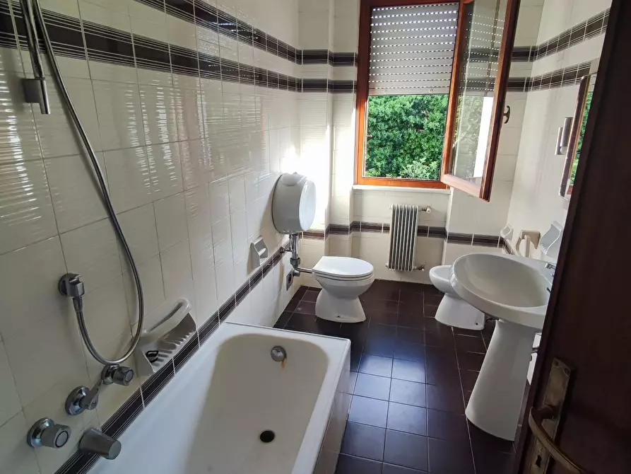 Immagine 16 di Appartamento in vendita  a Massa