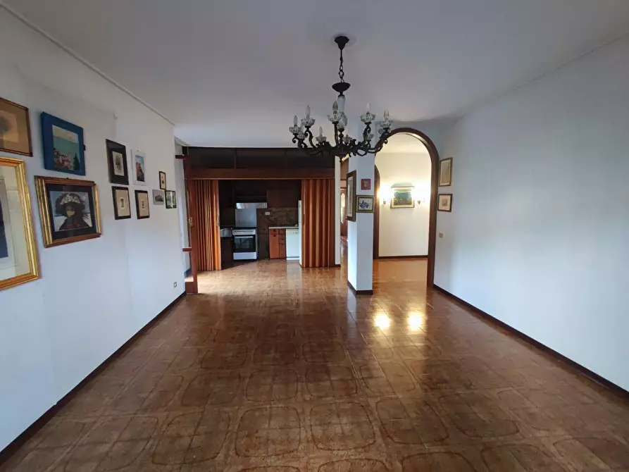 Immagine 3 di Appartamento in vendita  a Massa