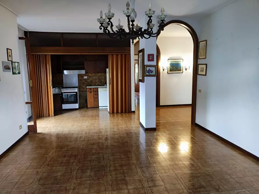 Immagine 4 di Appartamento in vendita  a Massa