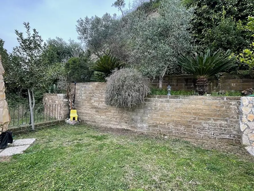 Immagine 6 di Casa trifamiliare in vendita  a Fiumicino