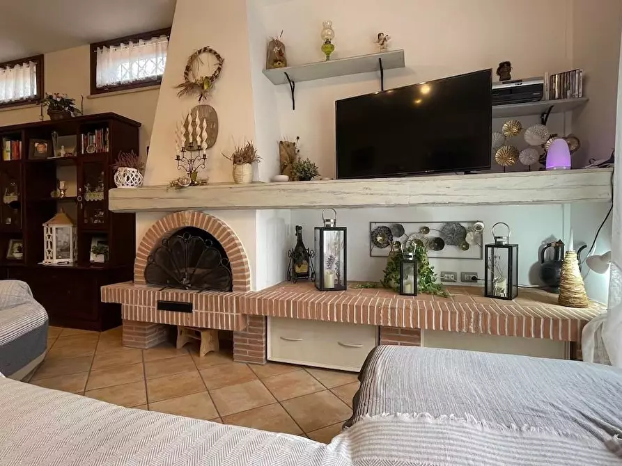 Immagine 19 di Casa trifamiliare in vendita  a Fiumicino