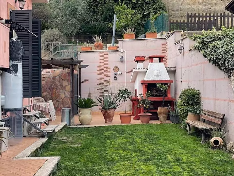 Immagine 14 di Casa trifamiliare in vendita  a Fiumicino