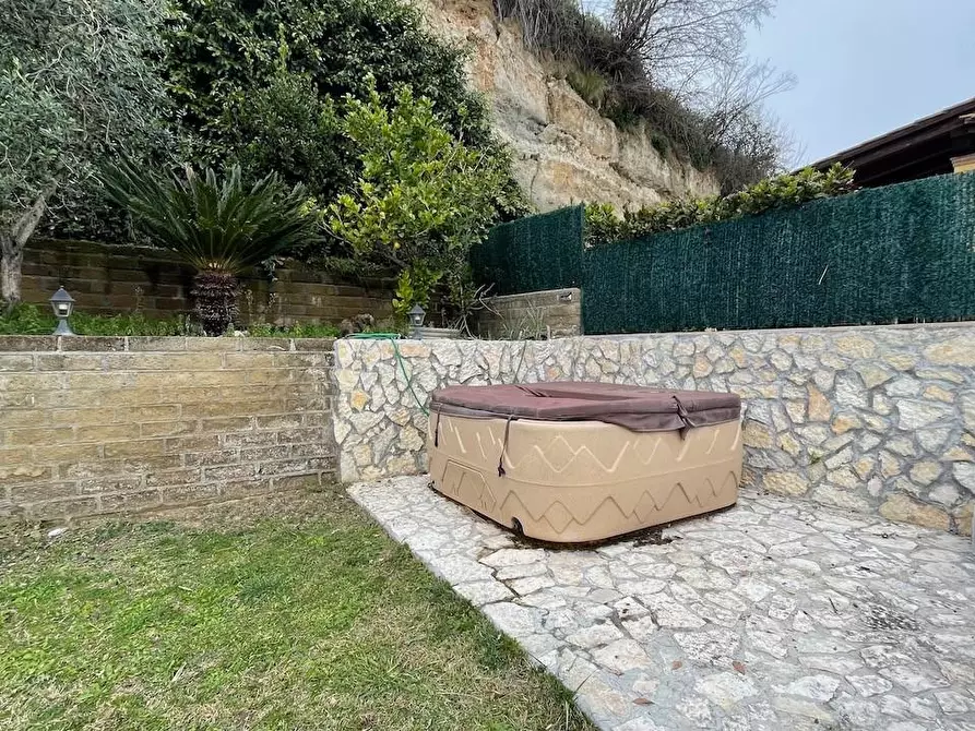 Immagine 8 di Casa trifamiliare in vendita  a Fiumicino