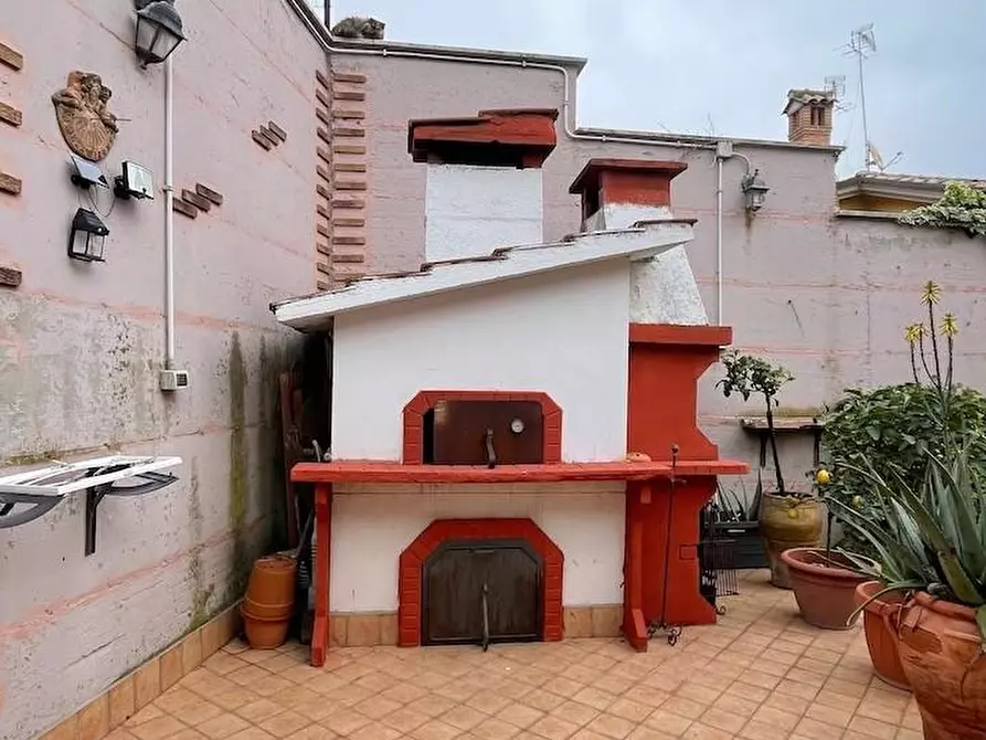 Immagine 9 di Casa trifamiliare in vendita  a Fiumicino