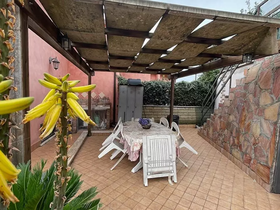 Immagine 10 di Casa trifamiliare in vendita  a Fiumicino