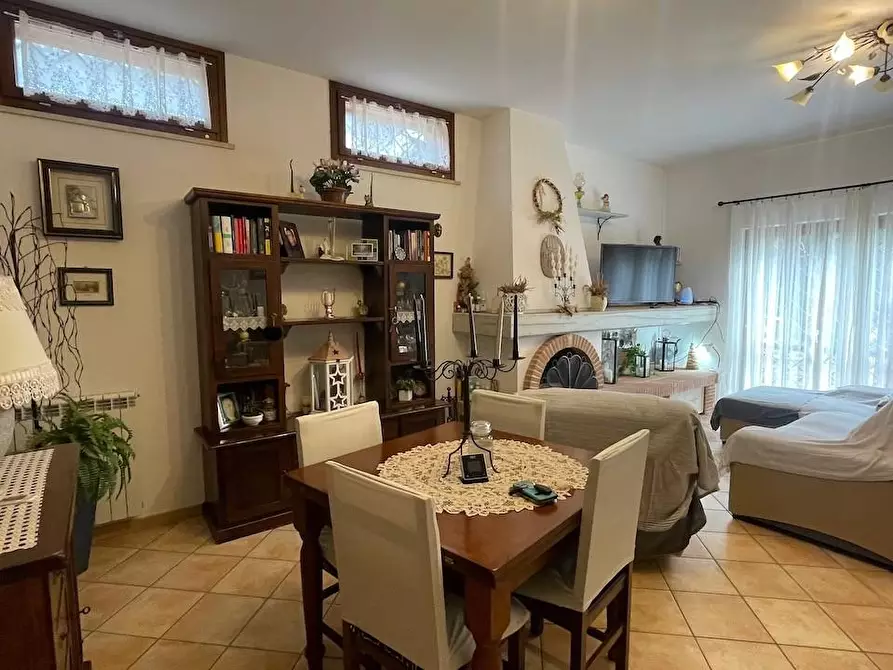 Immagine 23 di Casa trifamiliare in vendita  a Fiumicino