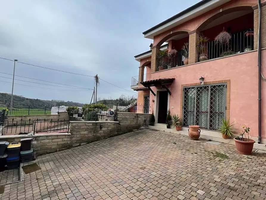 Immagine 18 di Casa trifamiliare in vendita  a Fiumicino