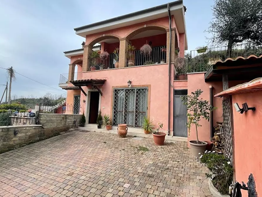 Immagine 17 di Casa trifamiliare in vendita  a Fiumicino