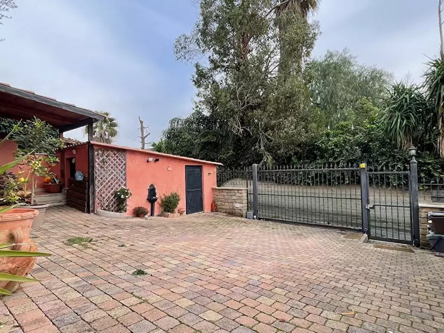 Immagine 16 di Casa trifamiliare in vendita  a Fiumicino