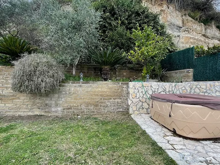 Immagine 7 di Casa trifamiliare in vendita  a Fiumicino