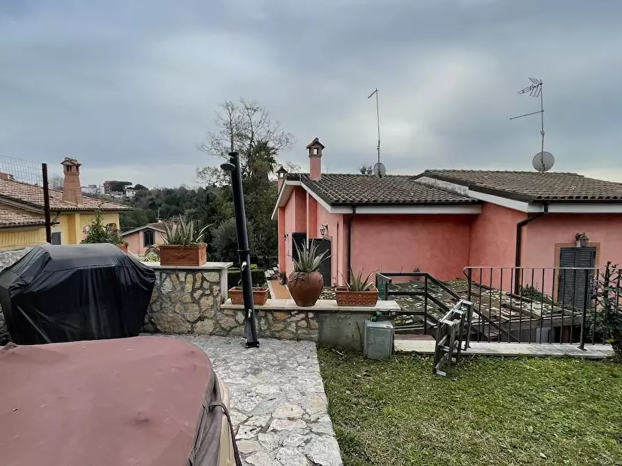 Immagine 3 di Casa trifamiliare in vendita  a Fiumicino