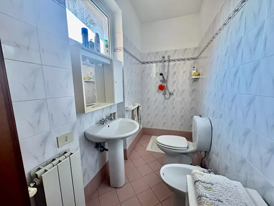 Immagine 21 di Casa bifamiliare in vendita  a Massa