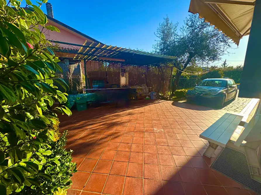 Immagine 1 di Casa bifamiliare in vendita  a Massa