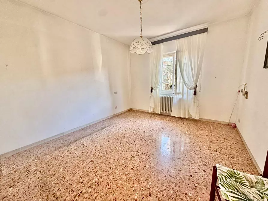 Immagine 17 di Casa bifamiliare in vendita  a Massa