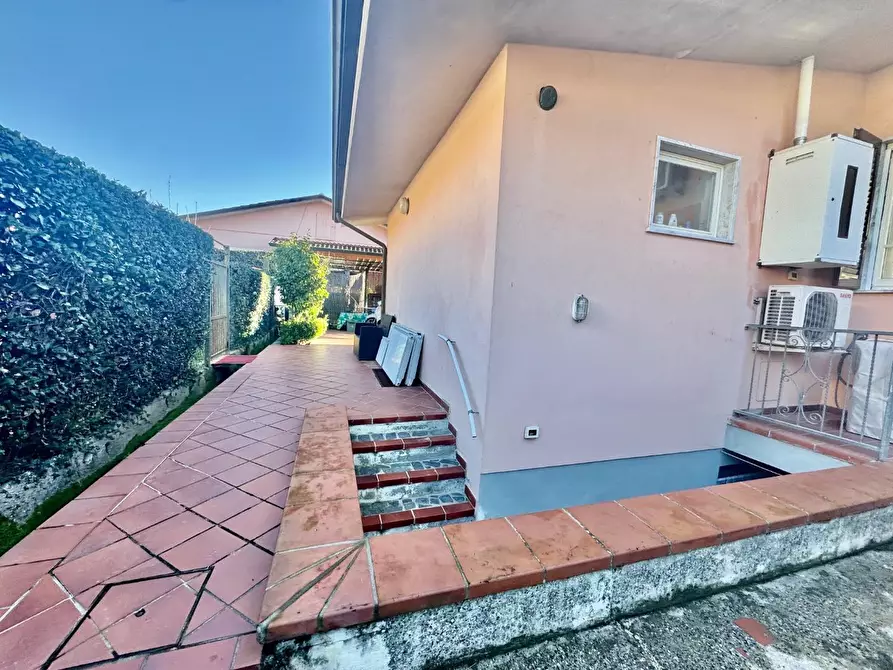 Immagine 23 di Casa bifamiliare in vendita  a Massa