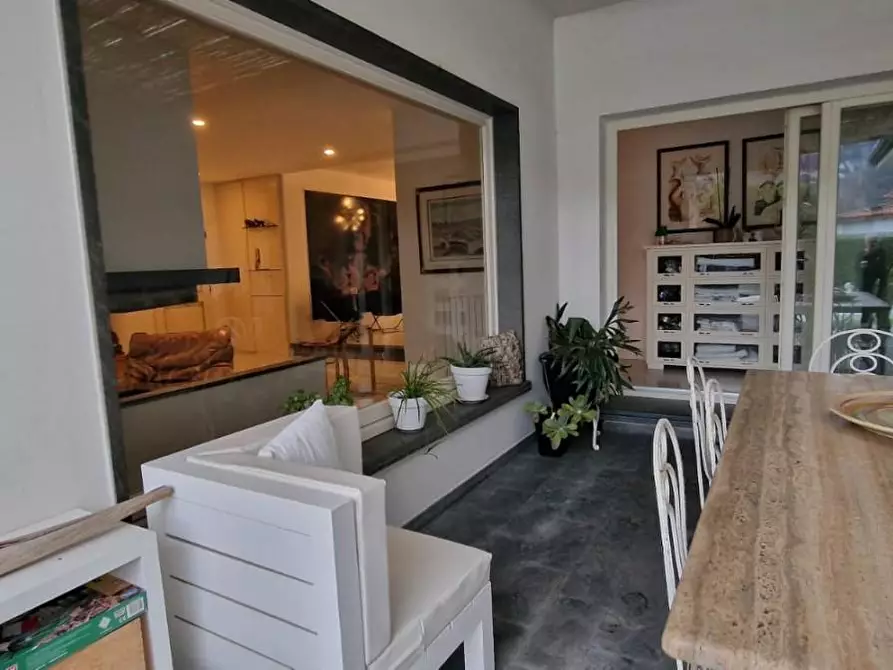 Immagine 16 di Villa in vendita  a Massa