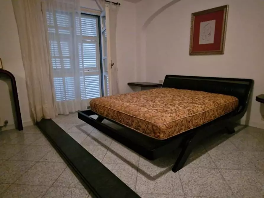 Immagine 14 di Villa in vendita  a Massa