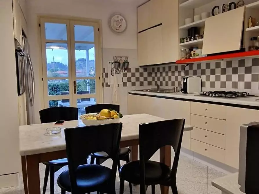 Immagine 24 di Villa in vendita  a Massa