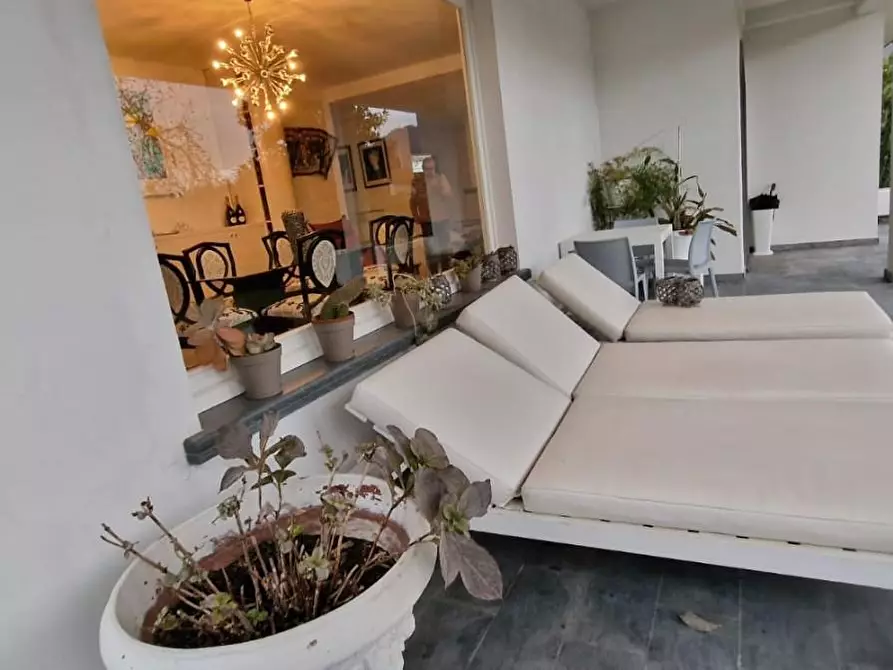 Immagine 4 di Villa in vendita  a Massa