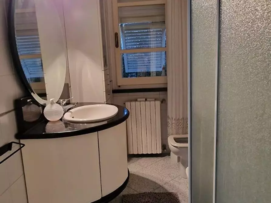 Immagine 25 di Villa in vendita  a Massa