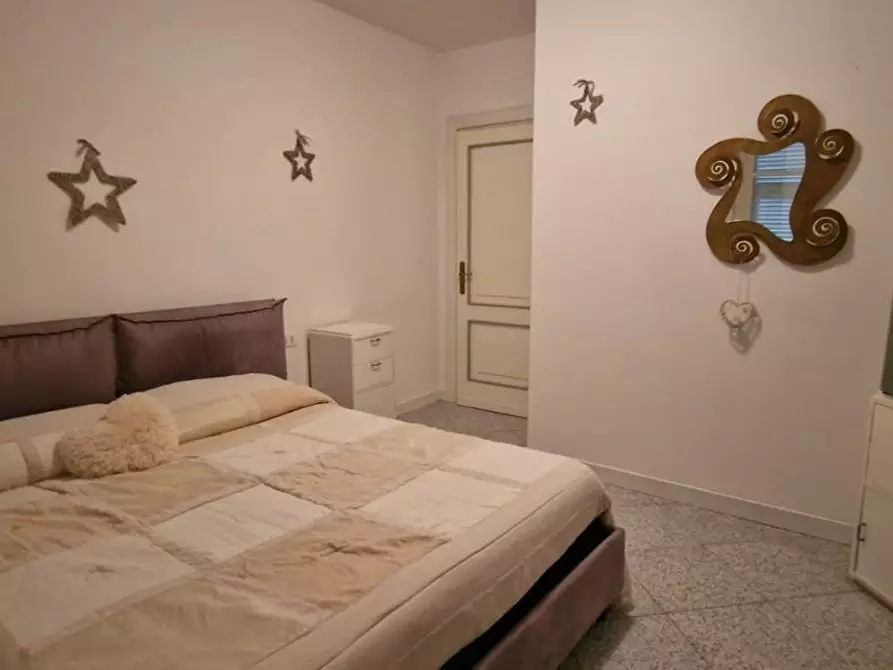 Immagine 9 di Villa in vendita  a Massa