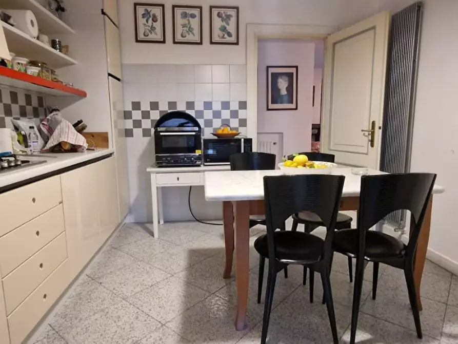 Immagine 22 di Villa in vendita  a Massa