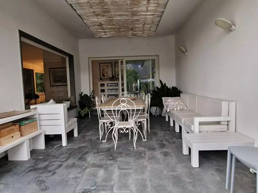 Immagine 18 di Villa in vendita  a Massa