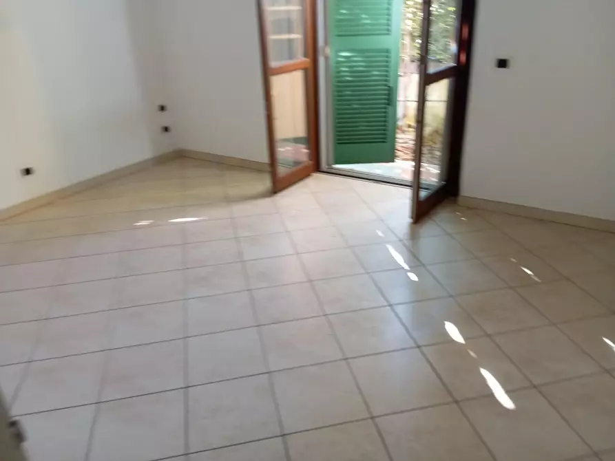 Immagine 17 di Appartamento in vendita  a Carrara