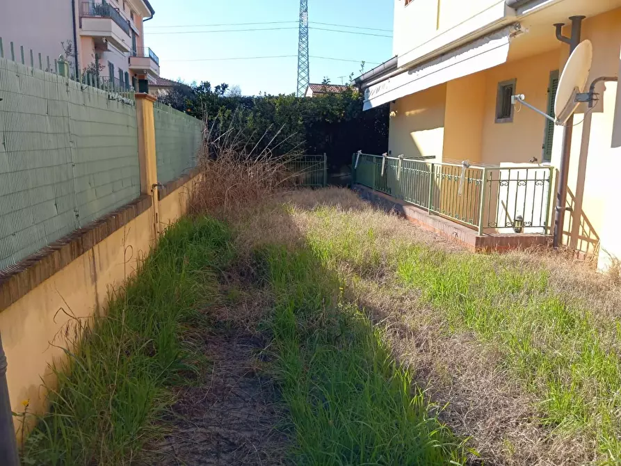 Immagine 1 di Appartamento in vendita  a Carrara