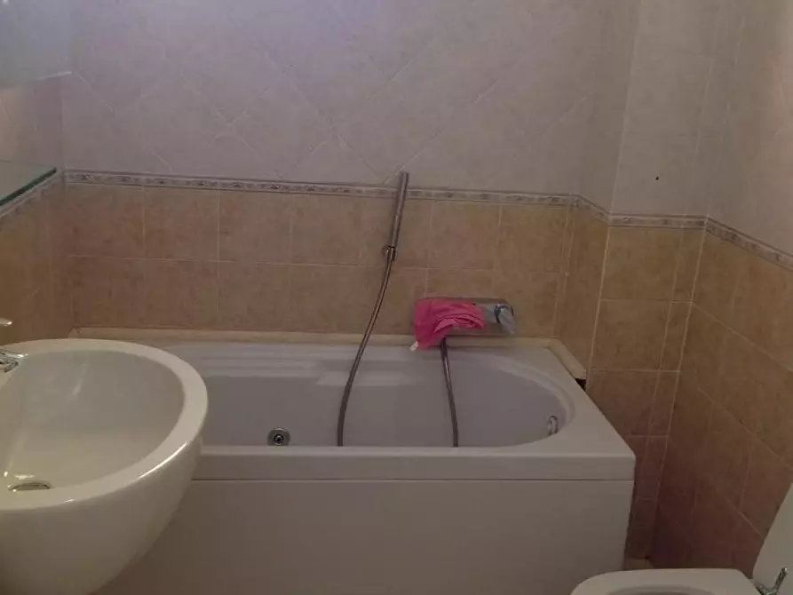 Immagine 11 di Appartamento in vendita  a Carrara