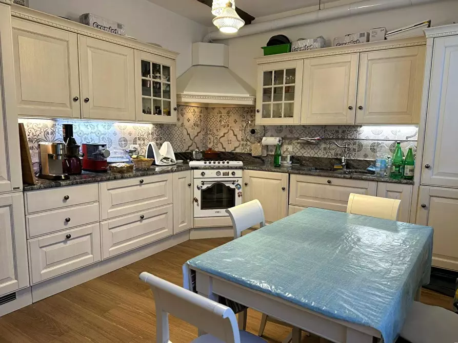 Immagine 4 di Appartamento in vendita  a Lucca