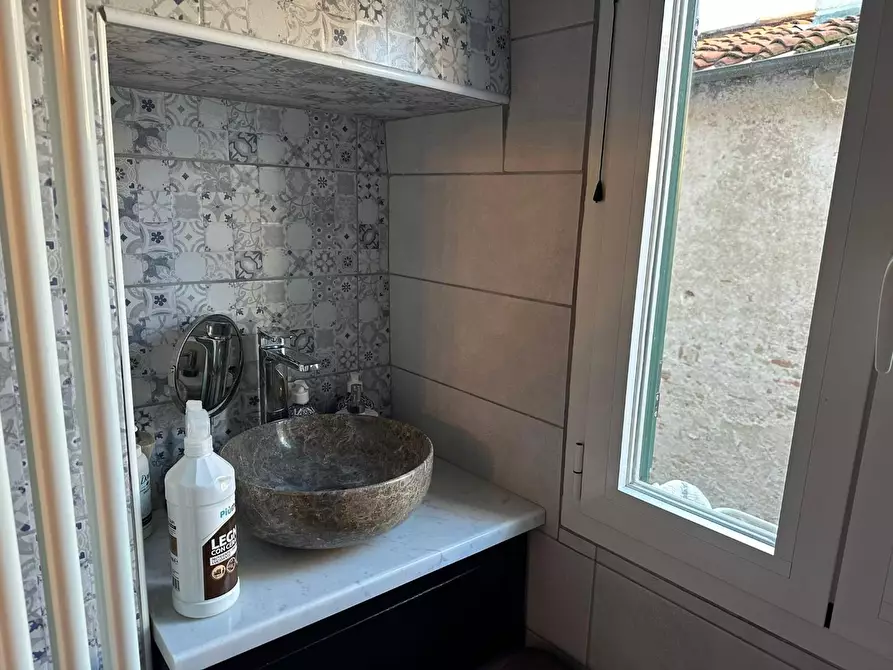 Immagine 7 di Appartamento in vendita  a Lucca