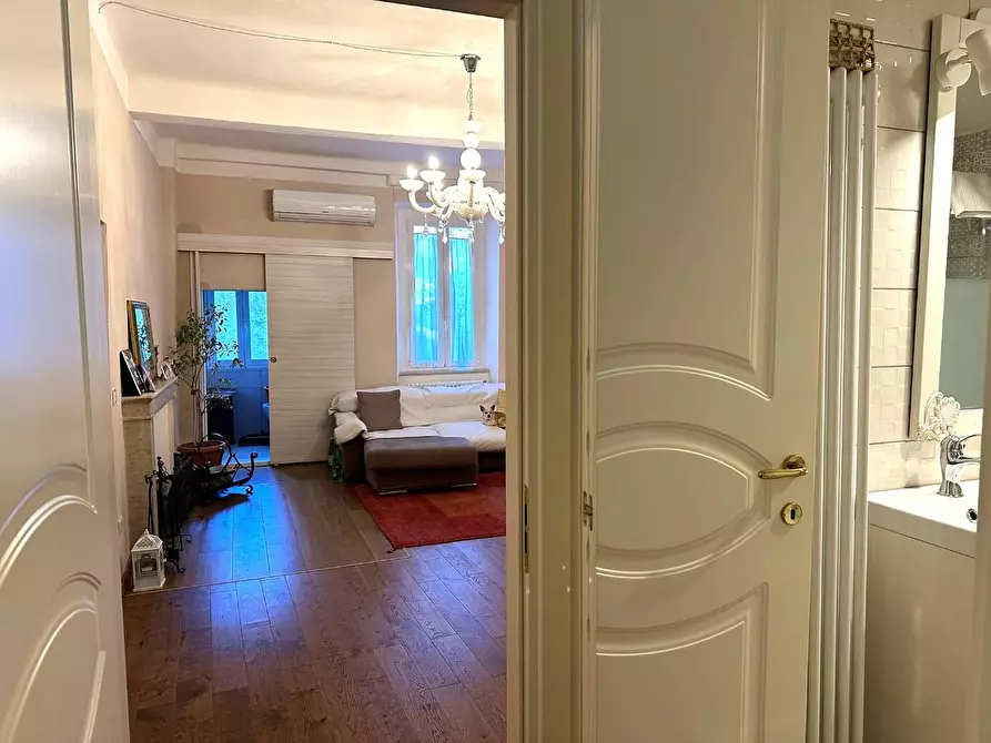 Immagine 18 di Appartamento in vendita  a Lucca