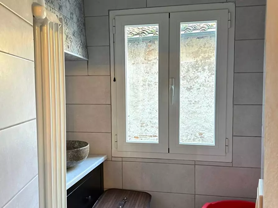 Immagine 8 di Appartamento in vendita  a Lucca