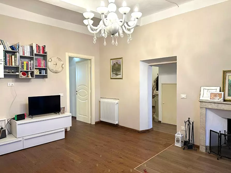 Immagine 19 di Appartamento in vendita  a Lucca