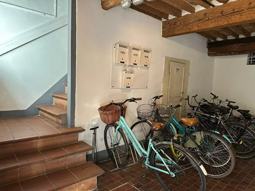 Immagine 22 di Appartamento in vendita  a Lucca